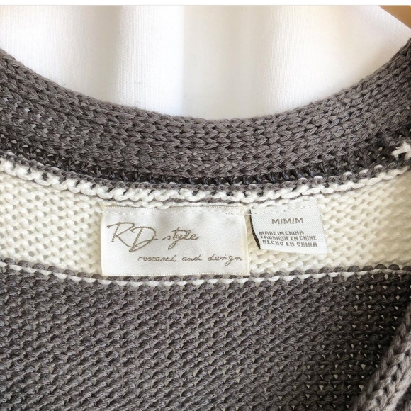 RD Style white and brown/grey v-neck stripe knit - Picture 2 of 3